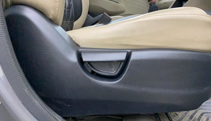 2020 Hyundai NEW SANTRO SPORTZ CNG, CNG, Manual, 1,15,118 km, Driver Side Adjustment Panel