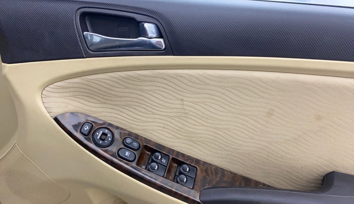 2014 Hyundai Verna FLUIDIC 1.6 VTVT SX, Petrol, Manual, 67,722 km, Driver Side Door Panels Control