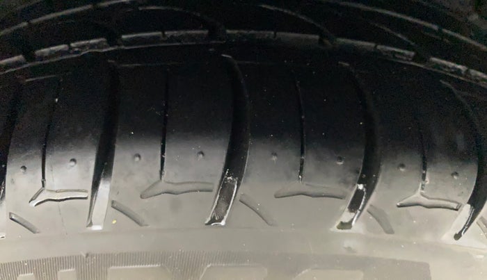 2014 Hyundai Verna FLUIDIC 1.6 VTVT SX, Petrol, Manual, 67,722 km, Left Rear Tyre Tread