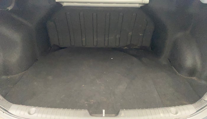 2014 Hyundai Verna FLUIDIC 1.6 VTVT SX, Petrol, Manual, 67,722 km, Boot Inside