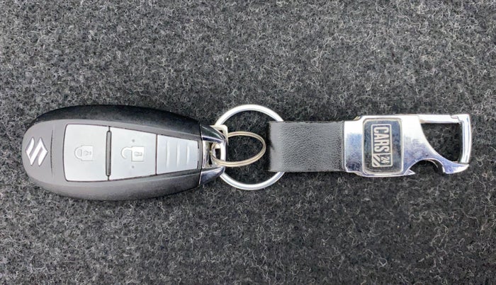 2017 Maruti Baleno ZETA PETROL 1.2, Petrol, Manual, 34,567 km, Key Close Up