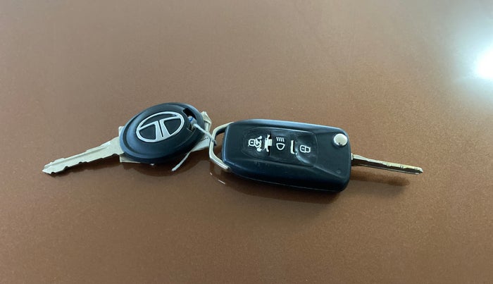 2018 Tata TIGOR XZ PETROL, Petrol, Manual, 72,006 km, Key Close Up