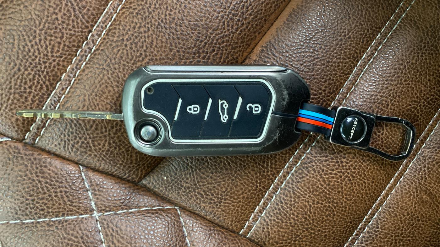2019 Mahindra TUV300 T10, Diesel, Manual, 59,937 km, Key Close Up