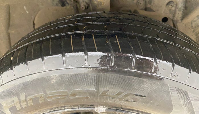 2016 Ford Ecosport TREND 1.5L DIESEL, Diesel, Manual, 1,18,335 km, Right Front Tyre Tread