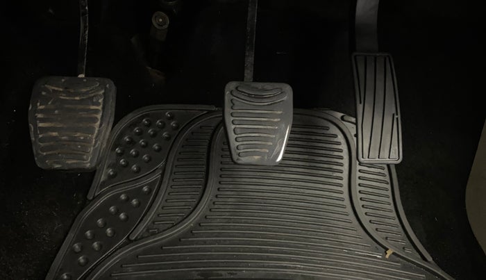 2019 Mahindra XUV300 W8 (O) 1.5 DIESEL, Diesel, Manual, 79,741 km, Pedals