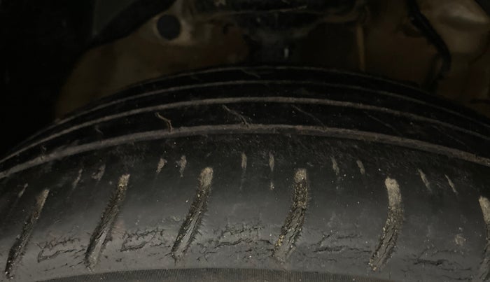 2019 Mahindra XUV300 W8 (O) 1.5 DIESEL, Diesel, Manual, 79,741 km, Right Front Tyre Tread