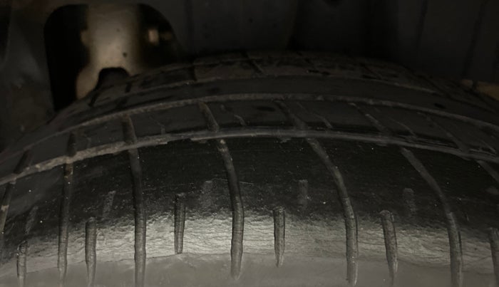 2019 Mahindra XUV300 W8 (O) 1.5 DIESEL, Diesel, Manual, 79,741 km, Left Rear Tyre Tread