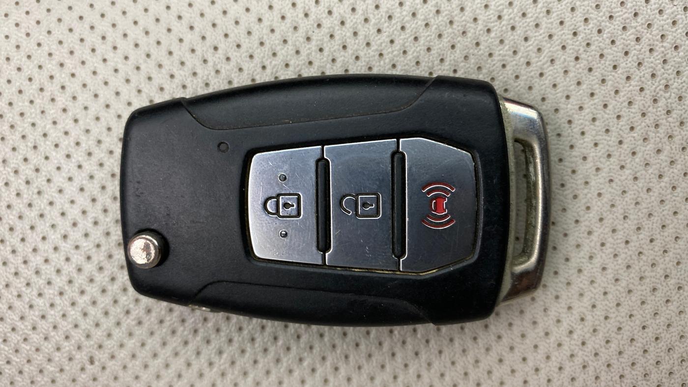 2019 Mahindra XUV300 W8 (O) 1.5 DIESEL, Diesel, Manual, 79,741 km, Key Close Up
