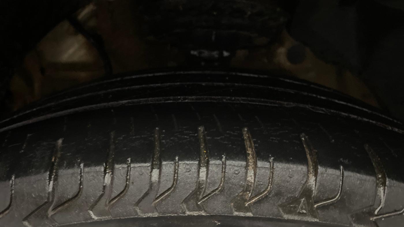 2019 Mahindra XUV300 W8 (O) 1.5 DIESEL, Diesel, Manual, 79,741 km, Left Front Tyre Tread