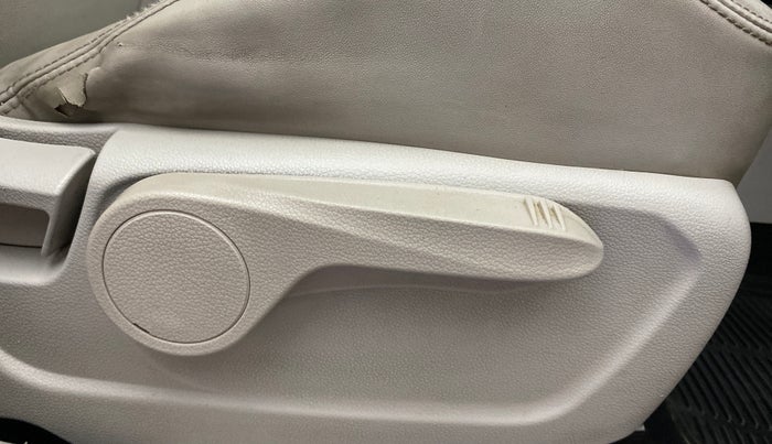 2019 Mahindra XUV300 W8 (O) 1.5 DIESEL, Diesel, Manual, 79,741 km, Driver Side Adjustment Panel