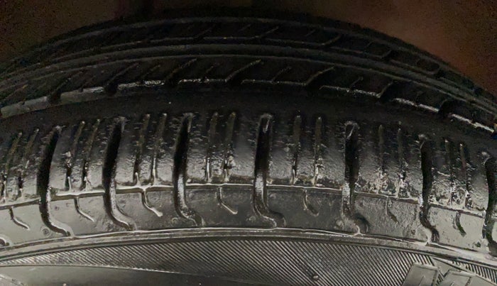 2012 Maruti Alto K10 LXI, Petrol, Manual, 60,223 km, Right Front Tyre Tread