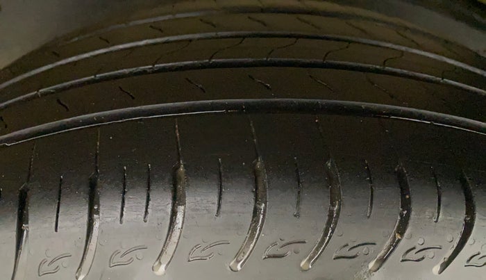 2020 Toyota Innova Crysta 2.4 GX 7 STR, Diesel, Manual, 60,111 km, Left Rear Tyre Tread