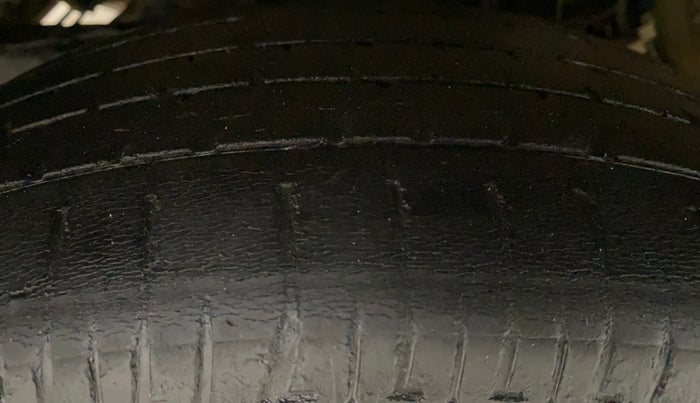 2020 Toyota Innova Crysta 2.4 GX 7 STR, Diesel, Manual, 60,111 km, Left Front Tyre Tread