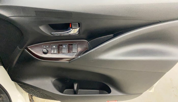 2020 Toyota Innova Crysta 2.4 GX 7 STR, Diesel, Manual, 60,111 km, Driver Side Door Panels Control