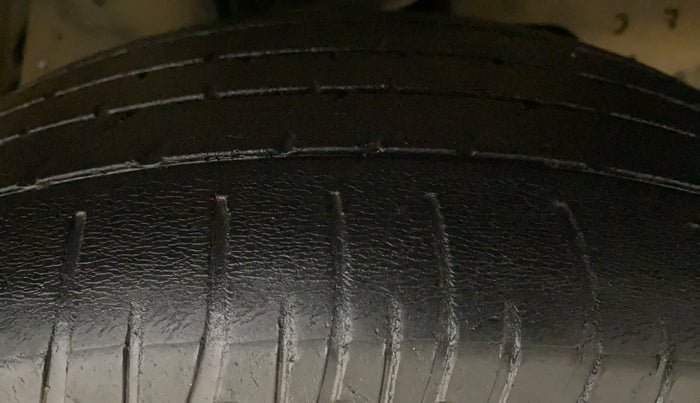 2020 Toyota Innova Crysta 2.4 GX 7 STR, Diesel, Manual, 60,111 km, Right Front Tyre Tread