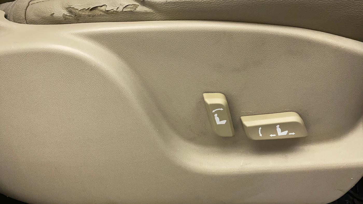 2016 Mahindra XUV500 W10, Diesel, Manual, 76,295 km, Driver Side Adjustment Panel