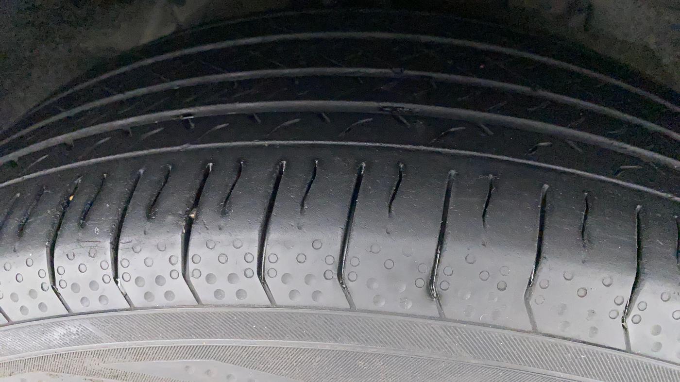 2016 Mahindra XUV500 W10, Diesel, Manual, 76,295 km, Right Front Tyre Tread