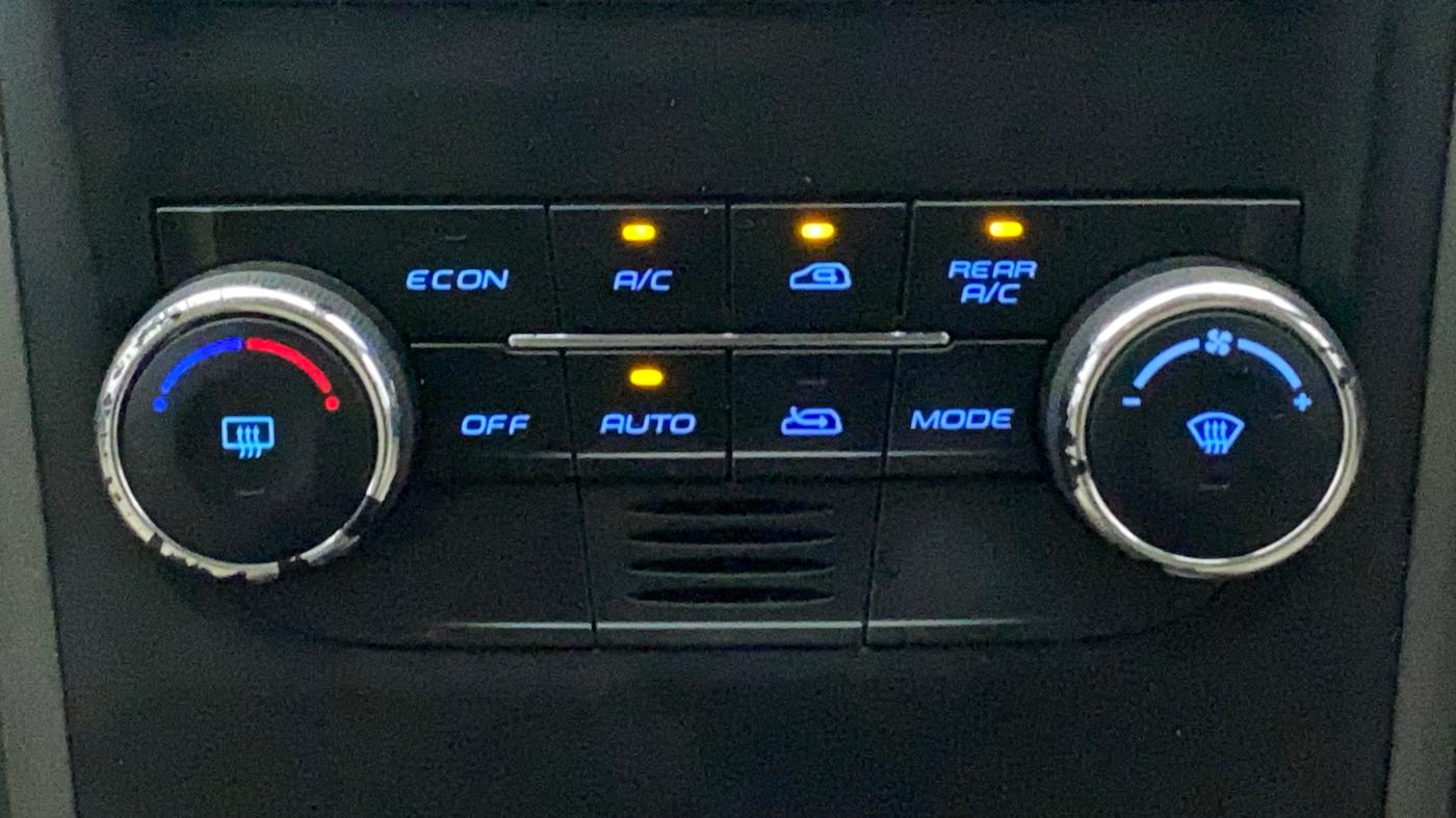 2016 Mahindra XUV500 W10, Diesel, Manual, 76,295 km, Automatic Climate Control