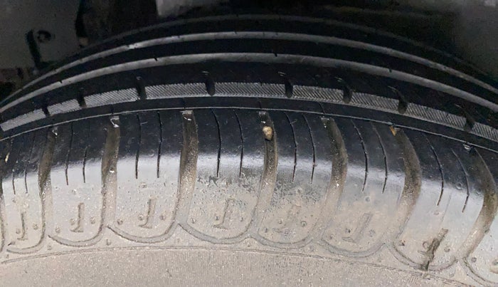 2016 Mahindra XUV500 W10, Diesel, Manual, 76,295 km, Right Rear Tyre Tread