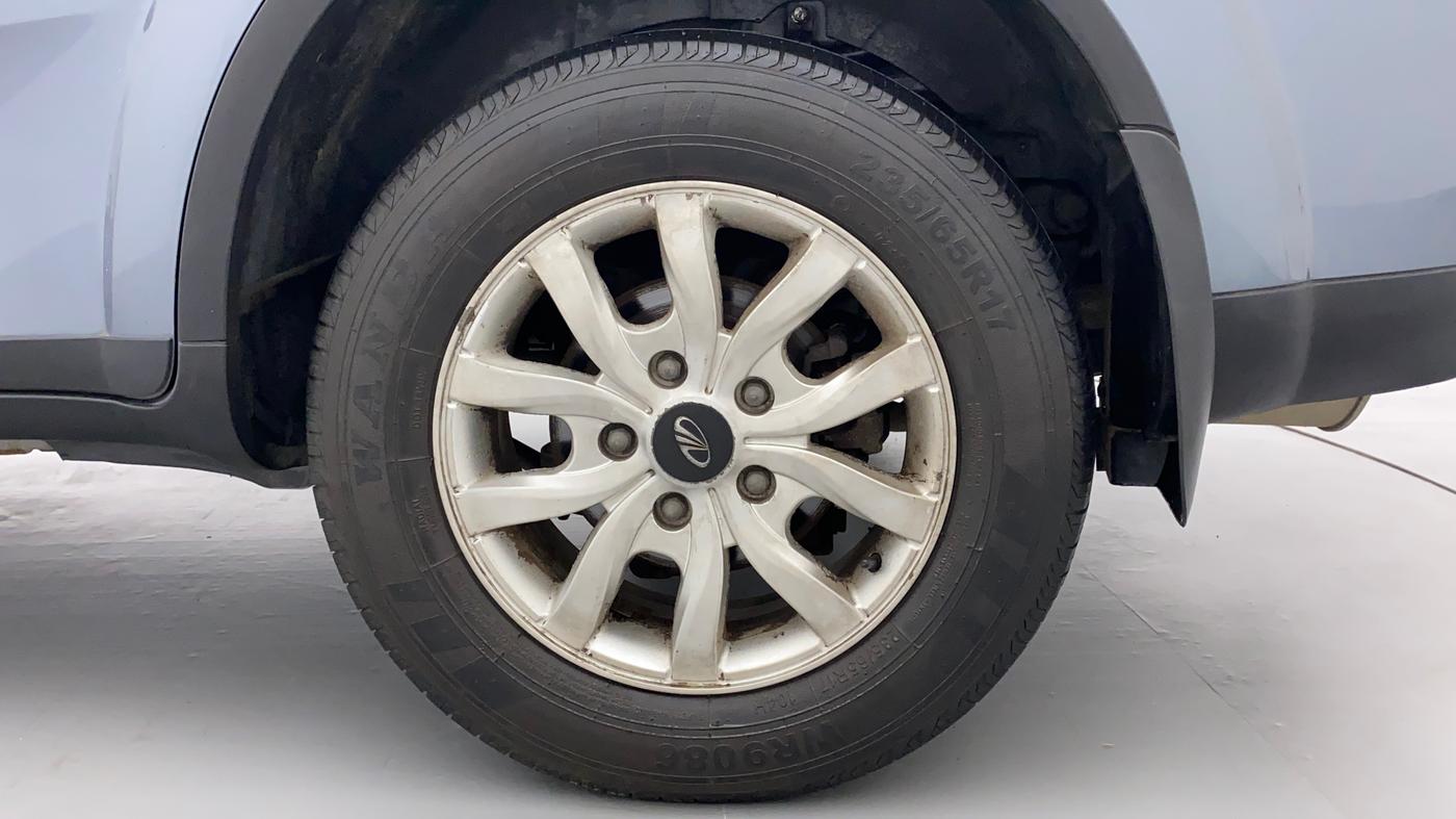 2016 Mahindra XUV500 W10, Diesel, Manual, 76,295 km, Left Rear Wheel