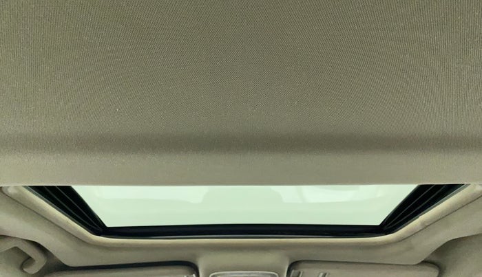 2016 Mahindra XUV500 W10, Diesel, Manual, 76,295 km, Moonroof/ Sunroof
