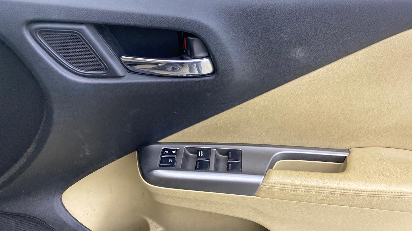 2015 Honda City 1.5L I-VTEC VX (O) MT, Petrol, Manual, 50,370 km, Driver Side Door Panels Control