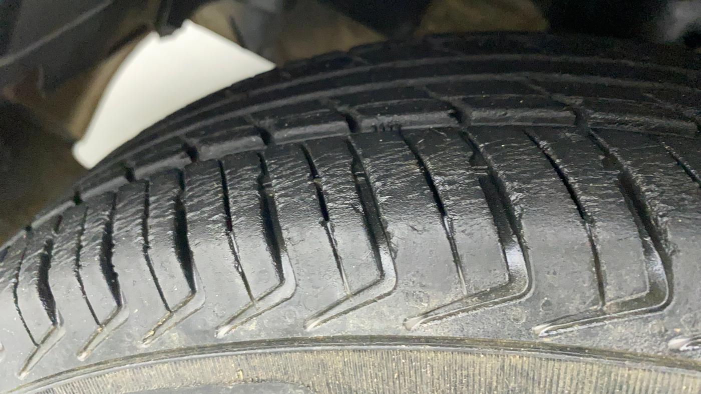 2018 Datsun Redi Go S 1.0 AMT, Petrol, Automatic, 27,219 km, Left Front Tyre Tread
