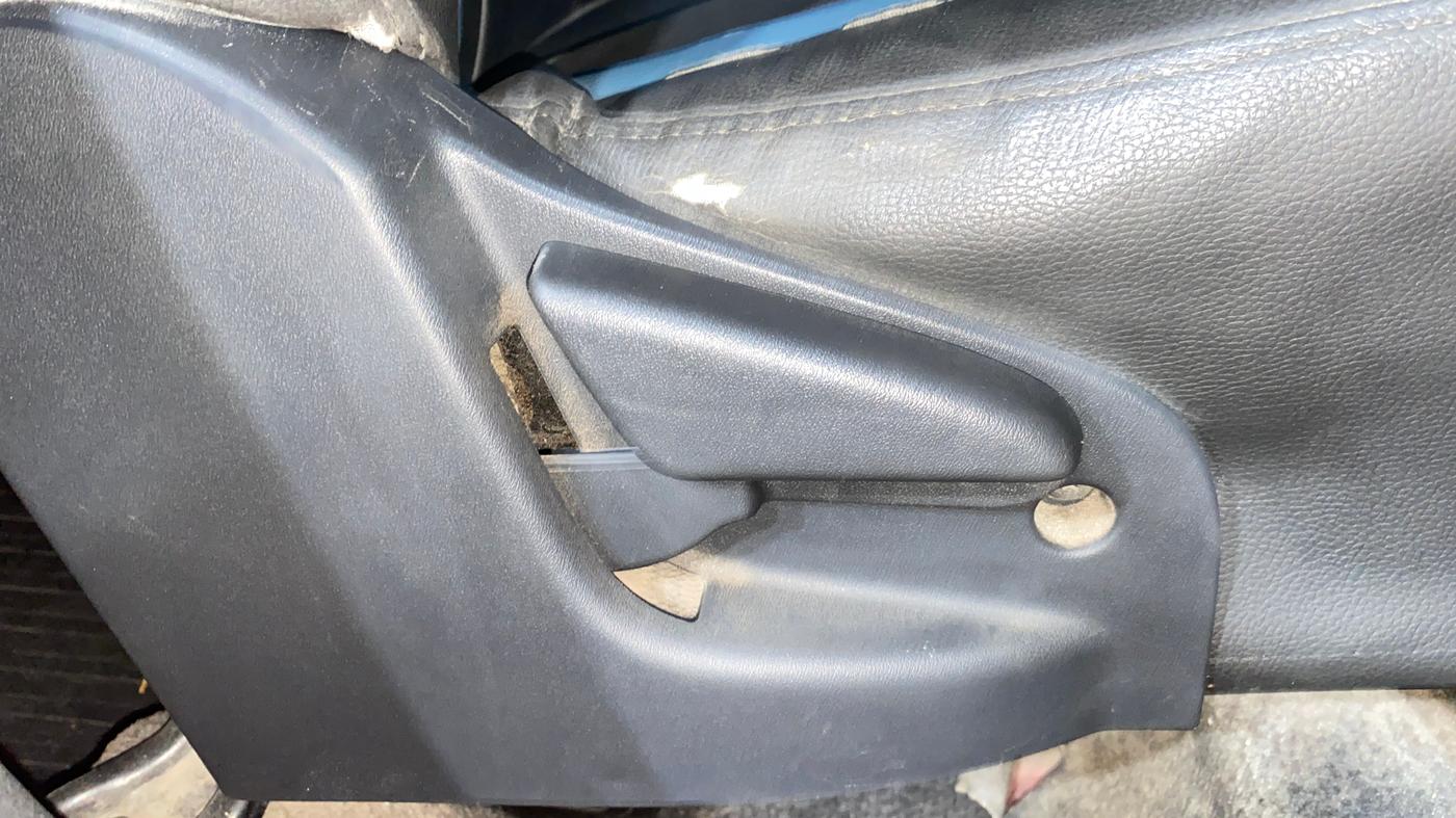 2018 Datsun Go Plus T, Petrol, Manual, 80,776 km, Driver Side Adjustment Panel