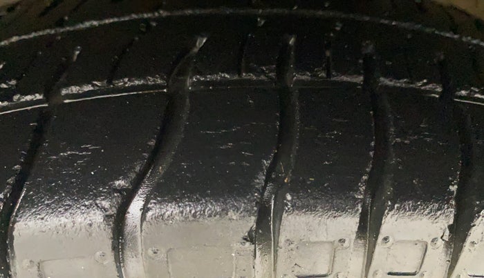 2014 Maruti Alto 800 LXI, Petrol, Manual, 71,069 km, Left Front Tyre Tread