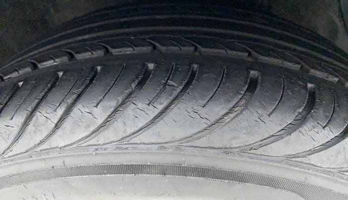 2014 Hyundai i20 SPORTZ 1.2, Petrol, Manual, 26,797 km, Right Front Tyre Tread