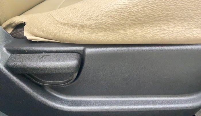 2014 Hyundai i20 SPORTZ 1.2, Petrol, Manual, 26,797 km, Driver Side Adjustment Panel