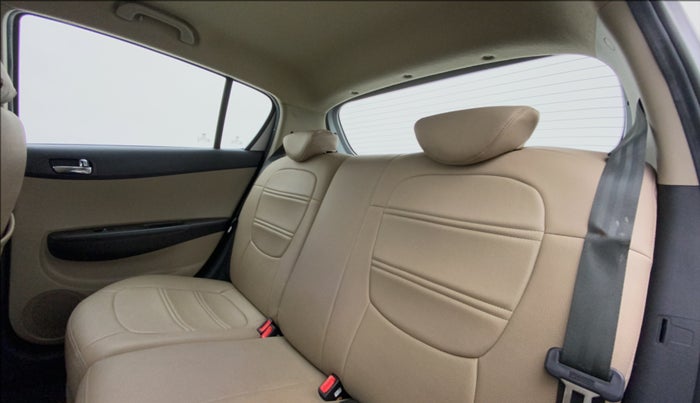 2014 Hyundai i20 SPORTZ 1.2, Petrol, Manual, 26,797 km, Right Side Rear Door Cabin