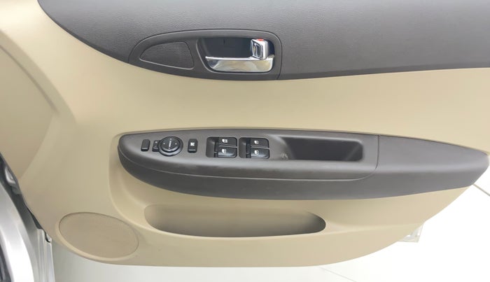 2014 Hyundai i20 SPORTZ 1.2, Petrol, Manual, 26,797 km, Driver Side Door Panels Control