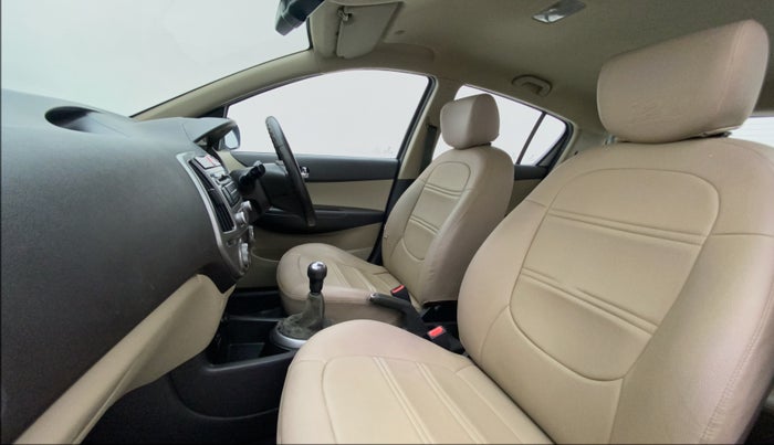 2014 Hyundai i20 SPORTZ 1.2, Petrol, Manual, 26,797 km, Right Side Front Door Cabin