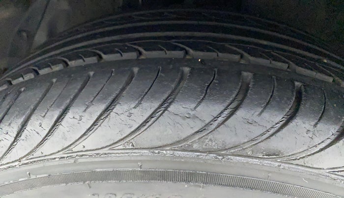 2014 Hyundai i20 SPORTZ 1.2, Petrol, Manual, 26,797 km, Left Front Tyre Tread