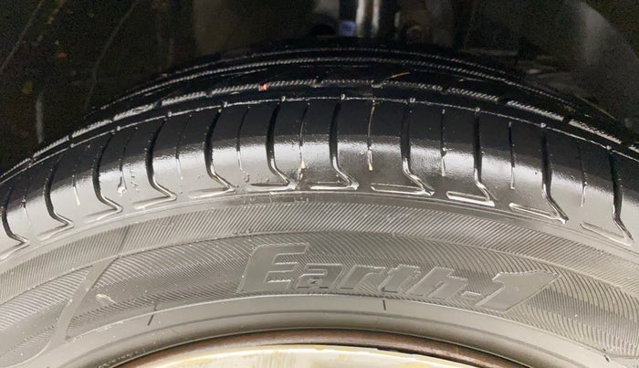 2017 Maruti Baleno DELTA PETROL 1.2, Petrol, Manual, 39,043 km, Right Front Tyre Tread