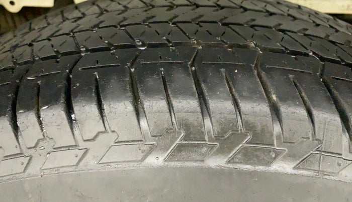 2017 Mahindra Scorpio S11 2WD, Diesel, Manual, 33,074 km, Right Rear Tyre Tread