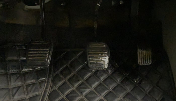 2017 Mahindra Scorpio S11 2WD, Diesel, Manual, 33,074 km, Pedals