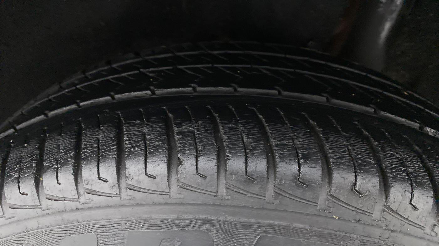 2018 Maruti Vitara Brezza VDI, Diesel, Manual, 49,091 km, Left Rear Tyre Tread