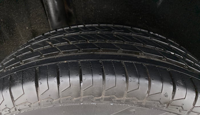 2018 Maruti Vitara Brezza VDI, Diesel, Manual, 49,091 km, Right Rear Tyre Tread