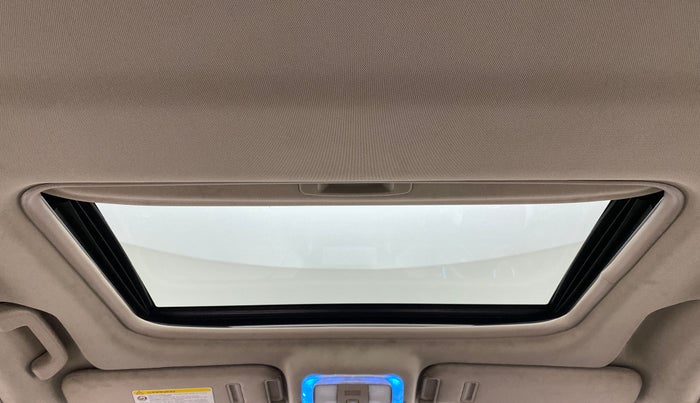 2017 Mahindra XUV500 W10 AT, Diesel, Automatic, 58,584 km, Moonroof/ Sunroof