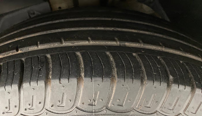 2017 Mahindra XUV500 W10 AT, Diesel, Automatic, 58,584 km, Left Front Tyre Tread
