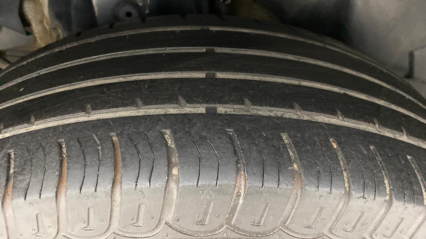 2017 Mahindra XUV500 W10 AT, Diesel, Automatic, 58,584 km, Right Rear Tyre Tread