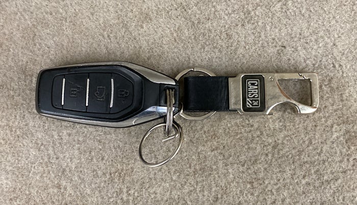 2017 Mahindra XUV500 W10 AT, Diesel, Automatic, 58,584 km, Key Close Up