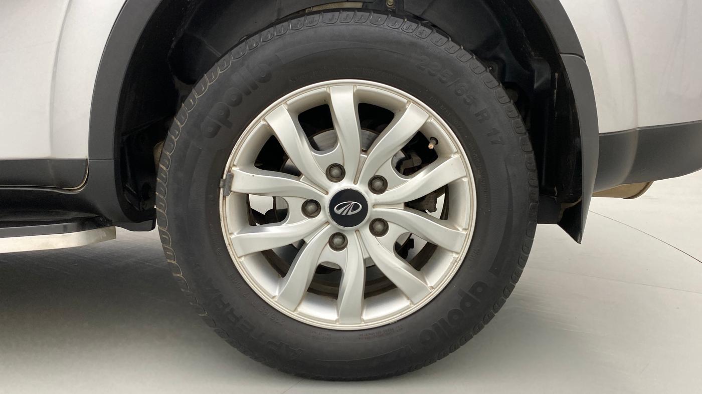 2017 Mahindra XUV500 W10 AT, Diesel, Automatic, 58,584 km, Left Rear Wheel