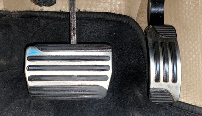 2017 Mahindra XUV500 W10 AT, Diesel, Automatic, 58,584 km, Pedals