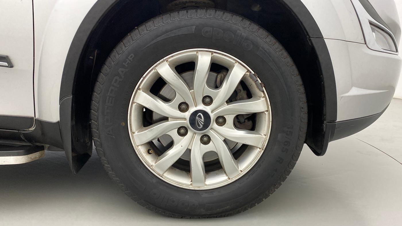 2017 Mahindra XUV500 W10 AT, Diesel, Automatic, 58,584 km, Right Front Wheel