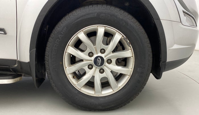 2017 Mahindra XUV500 W10 AT, Diesel, Automatic, 58,584 km, Right Front Wheel