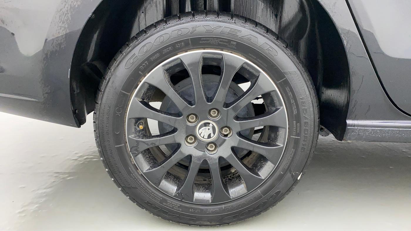 2015 Skoda Rapid 1.5 TDI AT ELEGANCE, Diesel, Automatic, 53,133 km, Right Rear Wheel