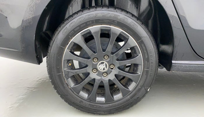 2015 Skoda Rapid 1.5 TDI AT ELEGANCE, Diesel, Automatic, 53,133 km, Right Rear Wheel